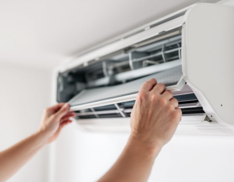 Nettoyage du filtre d'une climatisation murale